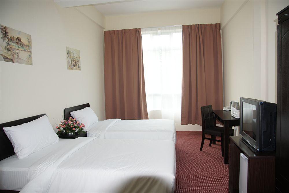 World Youth Hotel Ayer Keroh Eksteriør billede