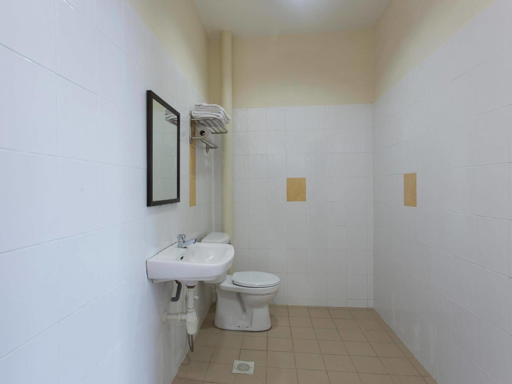 World Youth Hotel Ayer Keroh Eksteriør billede