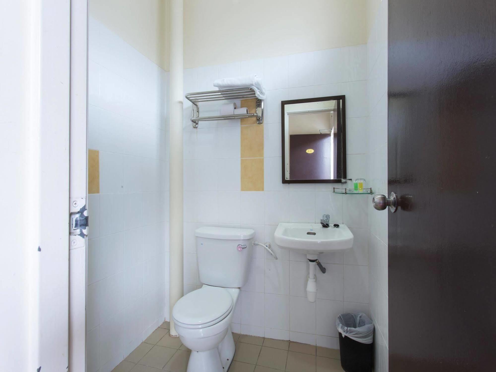 World Youth Hotel Ayer Keroh Eksteriør billede