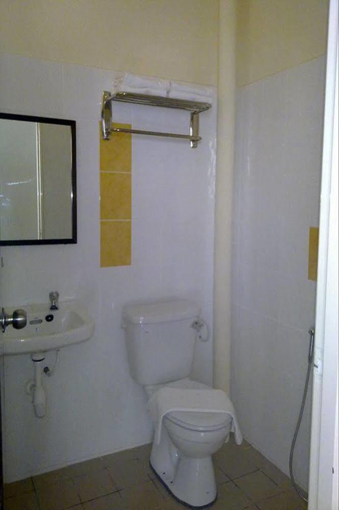 World Youth Hotel Ayer Keroh Eksteriør billede